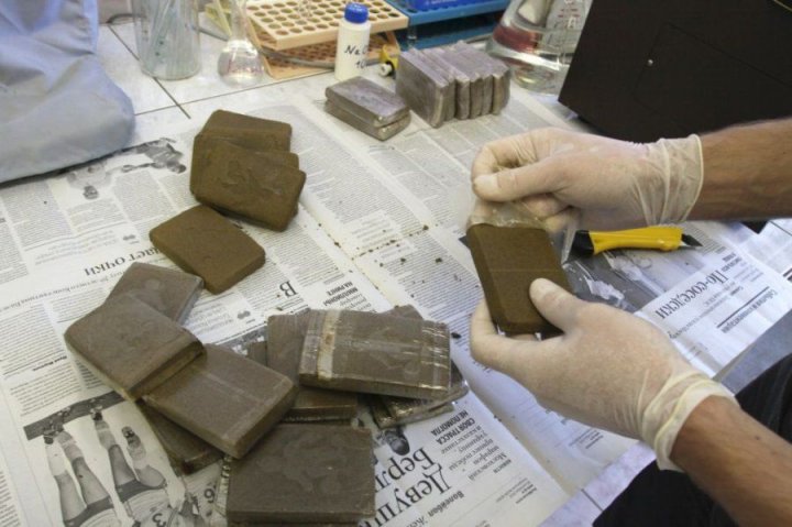 Через Наманганскую область в Узбекистан ввезли почти 5кг гашиша