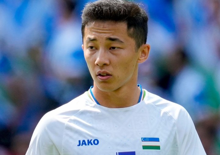 Узбекский футболист Аббосбек Файзуллаев рассказал, какой у него автомобиль