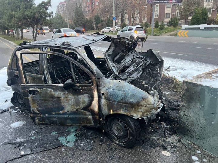 В Ташкенте из-за ДТП полностью сгорел автомобиль «Matiz»