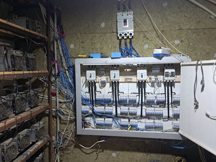 В Самаркандской области выявили незаконную майнинговую ферму, ущерб превысил 2,2 млн долларов США