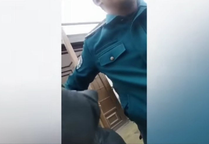 В Фергане газовикам пришлось вызвать сотрудников ОВД, чтобы принять меры к должнику-скандалисту