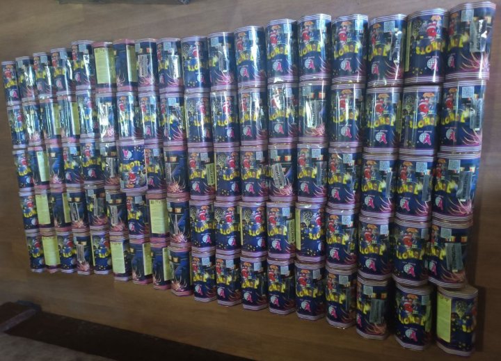 В доме жителя Кашкадарьи выявили десятки единиц новогодней пиротехники