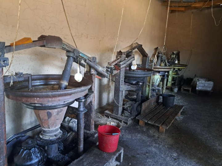 В Кашкадарье выявили подпольный цех по производству хлопкового масла