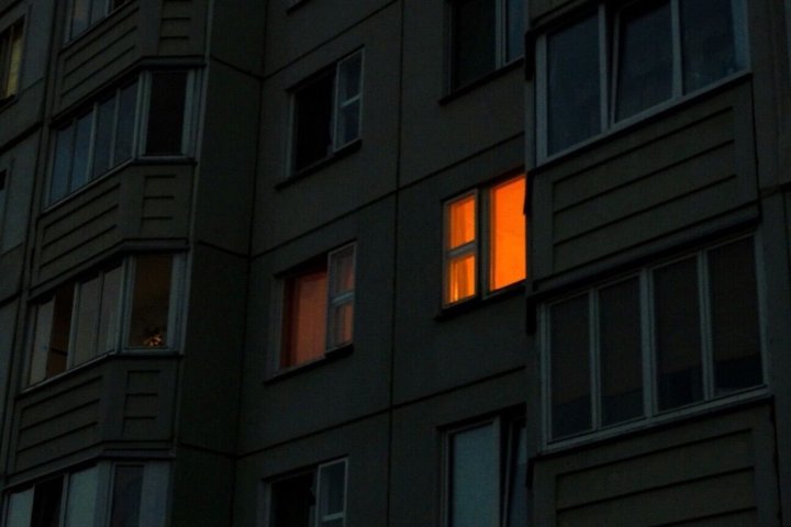 В России узбекистанец избил и вытолкнул из окна 4-ого этажа свою несовершеннолетнюю дочь