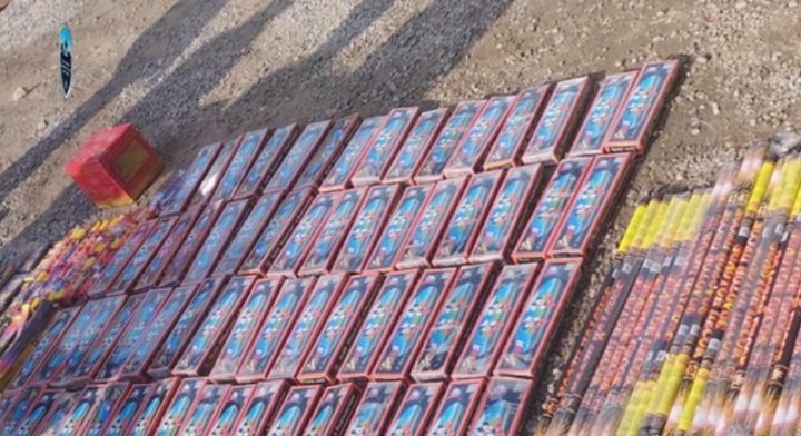 В одном из магазинов Намангана выявили десятки тысяч единиц новогодней пиротехники - видео