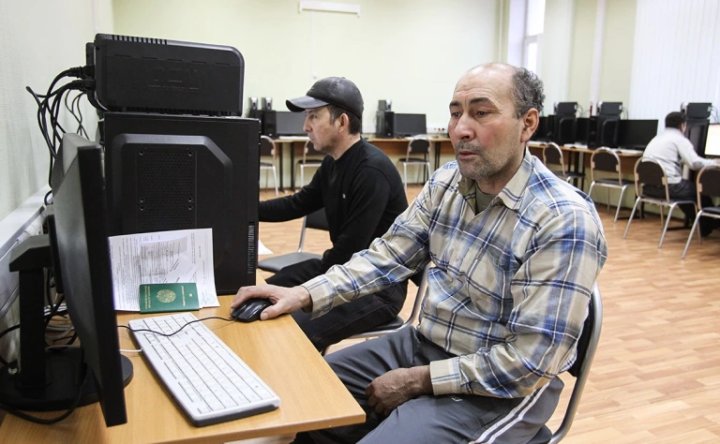 В России мигрантам установили единые цены на экзамены по истории и русскому языку