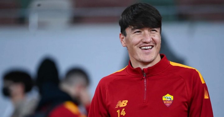 «Эмполи» и «Кальяри» борются за узбекского футболиста Элдора Шомуродова