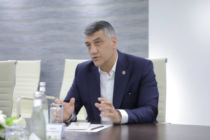 Узбекский политик Алишер Кадыров предложил ввести визовый режим с Россией