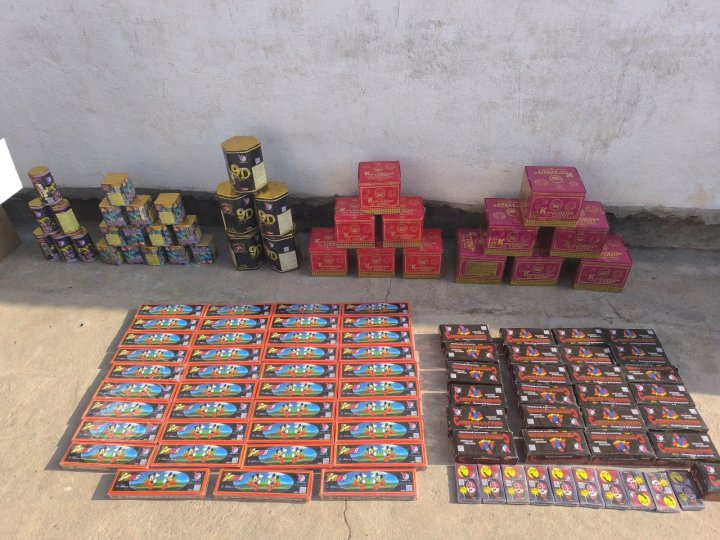 В доме жителя Карши выявили более 25 тысяч единиц новогодней пиротехники