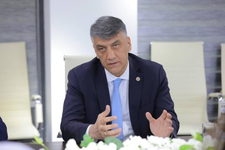 Узбекский политик Алишер Кадыров раскритиковал Россию за отказ обучать детей мигрантов