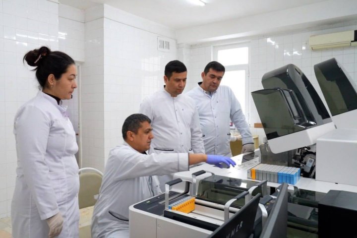 В поликлиниках Узбекистана появятся централизованные лаборатории