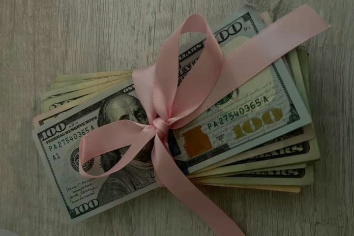 В Узбекистане продолжает падать курс доллара