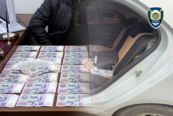 В Самаркандской области сотрудник энергосбыта задержан при получении 3,8 млн сумов