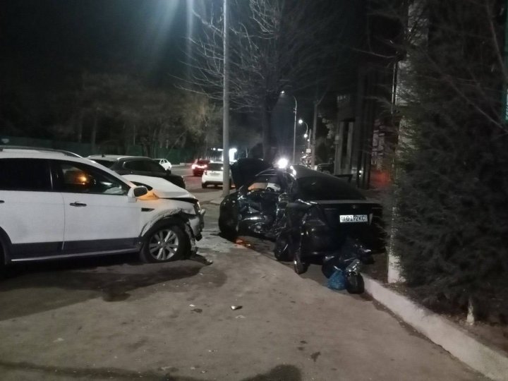 В Мирзо-Улугбекском районе столкнулись два автомобиля, есть пострадавший