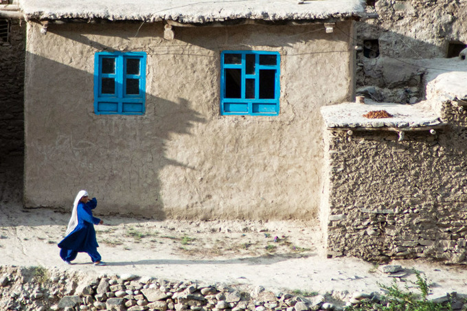 В Афганистане запретили окна, через которые можно увидеть женщин