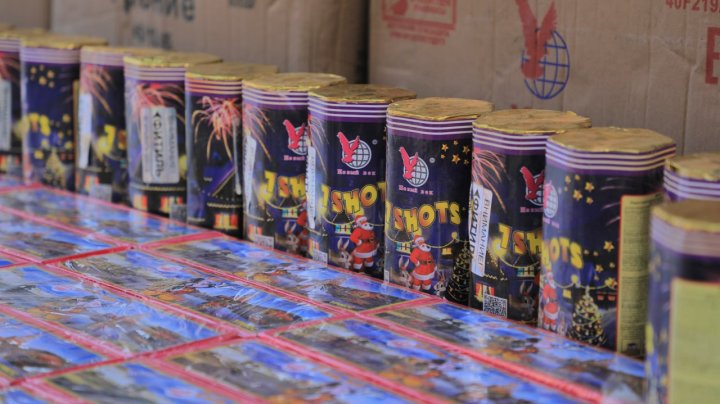 В Фергане сотрудники таможни пресекли перевозку почти 500 тыс. единиц пиротехники