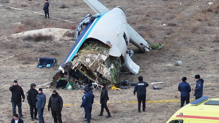 Президент Узбекистана выразил соболезнования после авиакатастрофы в Казахстане