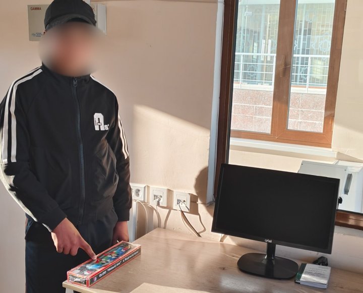 В Карши у школьника обнаружили сотни единиц новогодней пиротехники