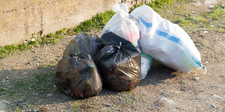 В Узбекистане введут ограничения для граждан, у которых долги за вывоз мусора