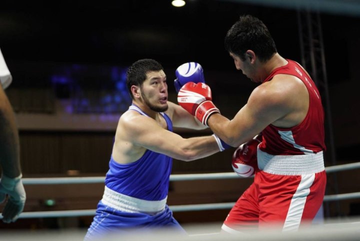 Узбекские и казахстанские боксёры блистательно выступают на ЧА