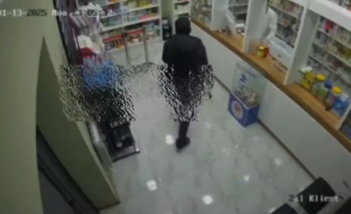 В Ташкенте мужчина ворвался в аптеку с ножом - видео