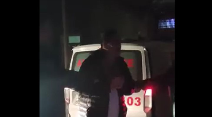 В Каракалпакстане пьяный родственник пациента напал на сотрудников скорой медицинской помощи