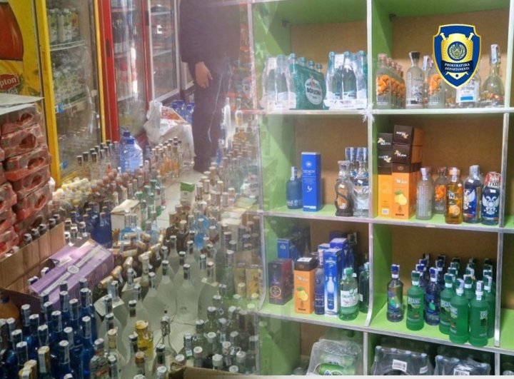 В Сурхандарье выявлен магазин, в котором незаконно торговали алкоголем и сигаретами