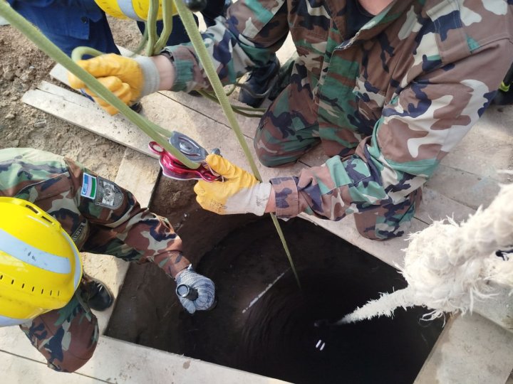 В Ташкенте гражданин провалился в 10-метровую выгребную яму