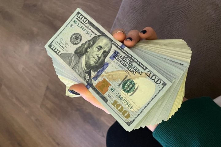 В Узбекистане курс доллара приближается к отметке в 13 000 сумов