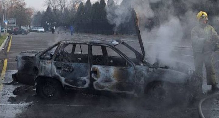 В Ташкенте сгорел автомобиль «Nexia»