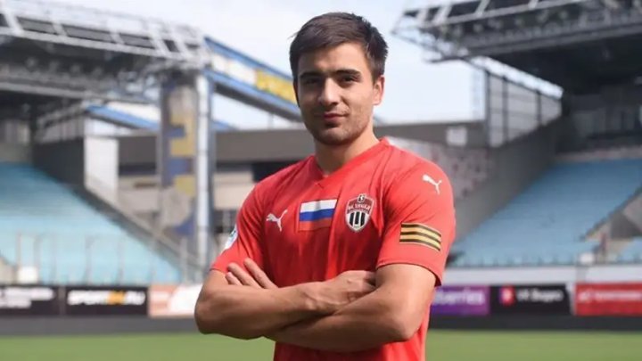 Российский клуб избавился от узбекского футболиста