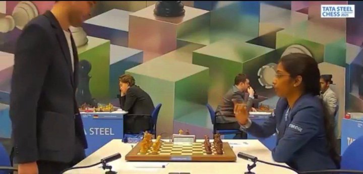 Узбекского шахматиста критикуют за то, что он не пожал руку индийской шахматистке