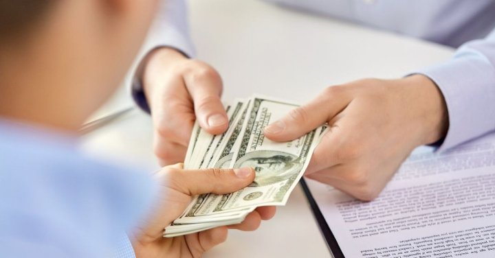 В Кашкадарье охранник акционерного общества потребовал $2 500 за трудоустройство двух людей