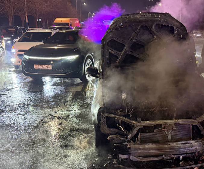 В Яккасарайском районе загорелся автомобиль «Epica»