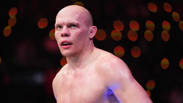 Узбекского бойца UFC Богдана Гуськова отстранили от участия в поединках