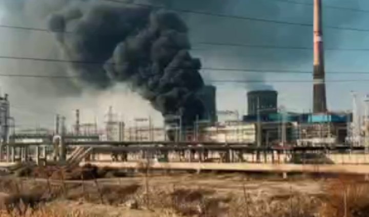 На территории Навоийской ТЭС загорелся трансформатор