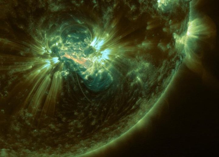 Мощная магнитная буря накрыла Землю