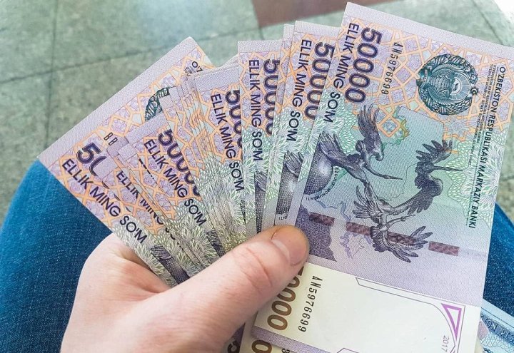 В Узбекистане резко сокращается использование наличных денег