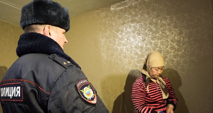 Полиция РФ получила право заходить в дома мигрантов