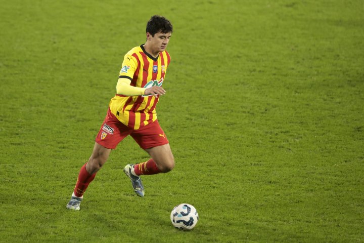 Названа сумма, которую требует «Ланс» за узбекского защитника Абдукодира Хусанова