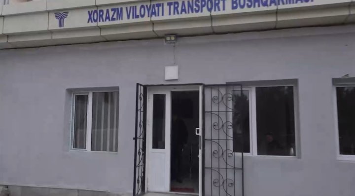 135 тыс. долларов потребовал от предпринимателя сотрудник Транспортного управления Хорезмской области