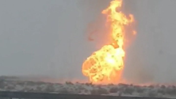 Утечка газа на магистральном газопроводе стала причиной крупного пожара в Бухарской области