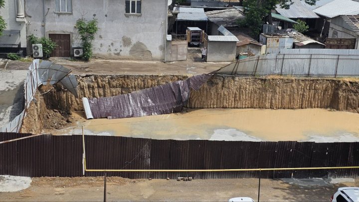 Жители Чиланзарского района боятся уйти под землю из-за размытия грунта в вырытом котловане