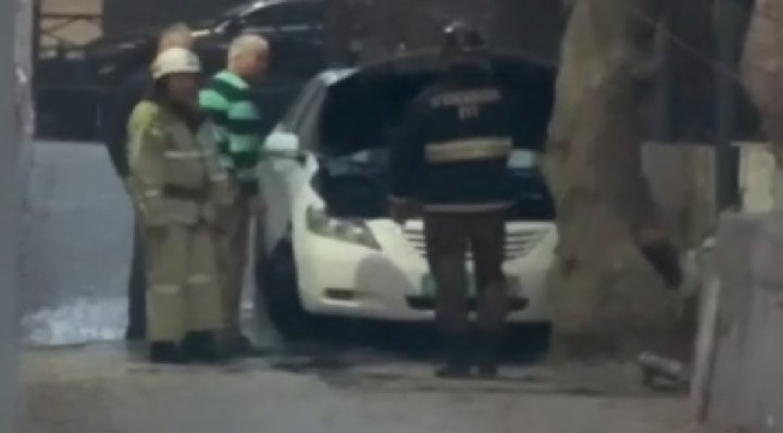 В Яккасарайском районе загорелся автомобиль, пожарные прибыли через 3 минуты