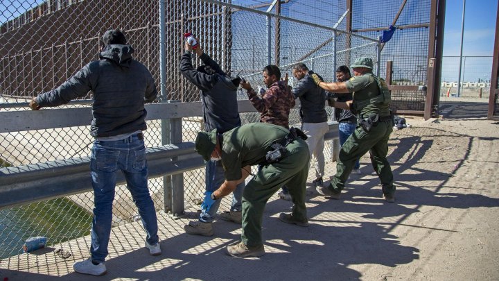 США ввели регистрацию для нелегальных мигрантов