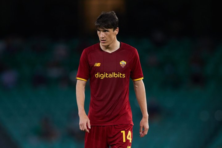 Узбекский футболист Элдор Шомуродов помог Роме пробиться в следующий этап Лиги Европы