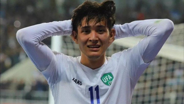 Узбекский футболист отказал легенде Барселоны в переходе в его клуб