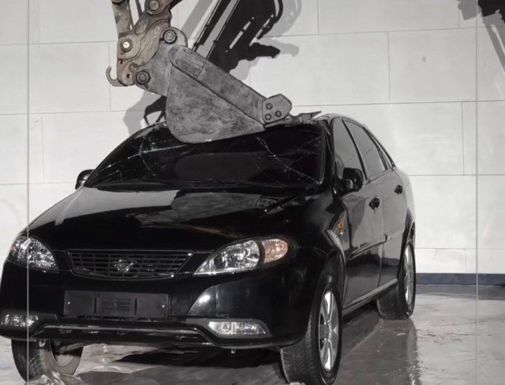 Узбекский юморист на своем концерте уничтожил Gentra и объяснил причину поступка