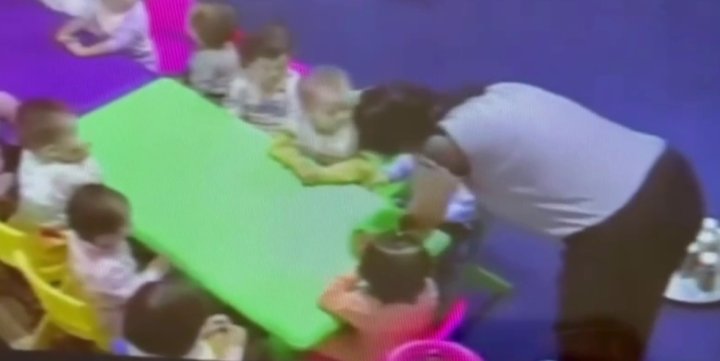 В Нукусе воспитатель частного детского сада жестоко обращалась с детьми - видео