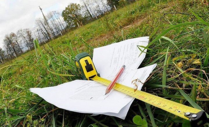 В Андижане два мошенника пытались продать землю фермерского хозяйства